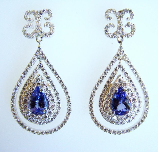 Earrings Natural Diamond & Tanzanite 11.12Ct 14k W/g: Gem Type: Natural Diamond and Tanzanite Item Earrings 250 Pieces Diamond Weight: 6.98 carat Round brilliant Clarity: SI2,Color: H, Treatment: None Tanzanite: 4.16 carat Pear Shape Clarity: VS, Color: 