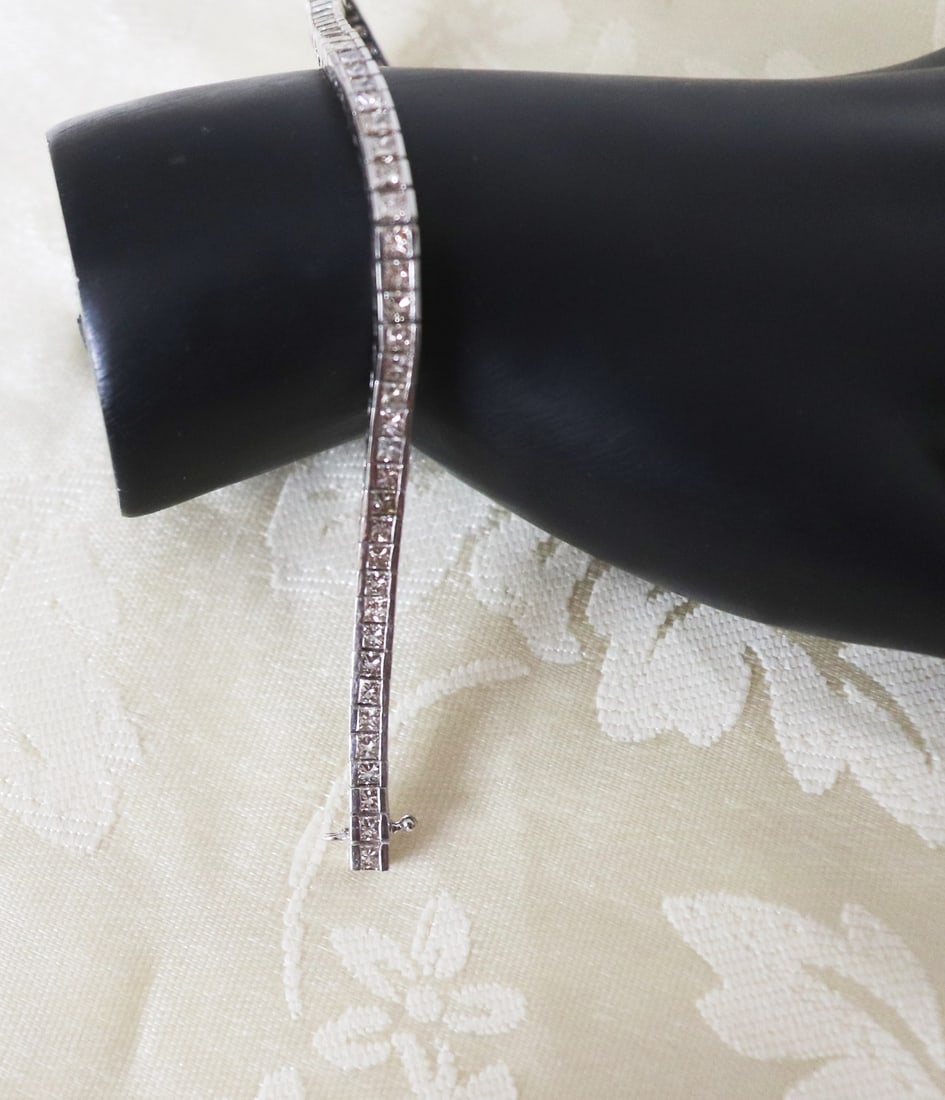 Tennis Bracelet Princess Diamond 5.36 Carat 14k W/g: Gem type: Natural Princess Diamond Diamond 63 Pisces total weight: 5.36 Carat Shape: Princess Cut Clarity: SI1/Color: I/Treatment: None 14k White gold Gold Weight: 15.45grams Length: 7" inch Setting:C