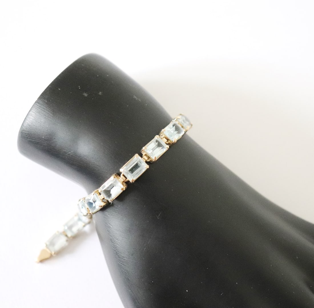 Aquamarine Bracelet 19.68 CT 14k Yellow Gold: Gem Type: Natural Aquamarine Item: Bracelet/Size: 6.5"inch Aquamarine 16 Pisces Measurement:7x5 mm Weight:19.68 Carat Octagon Shape Clarity:VS/Color:Light Blue Gold: 14k Yellow Gold Weight: 8.76 gram 