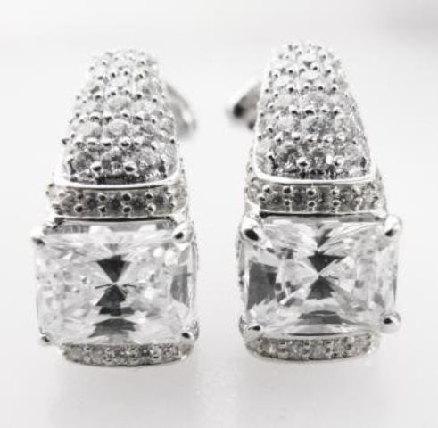 Creation Diamonds Earring 4.30ct 18k W/g Overlay: Gem Type: Creation Diamonds High Quality item Quantity: 1 Item : Pendants Diamond Creation Weight: 5.10 carat Clarity: VVS1, Color: D Center Stone Weight: 4.00 Carat Small Stones Weight: 1.10 Carat 18