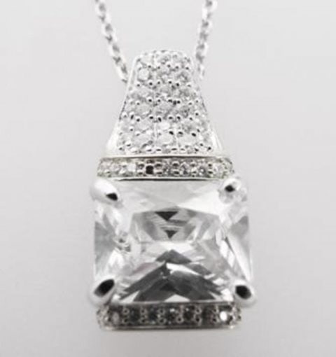 Creation Diamond Pendant 5.10ct 18k W/g Overlay: Gem Type: Creation Diamonds High Quality item Quantity: 1 Item : Pendants Diamond Creation Weight: 5.10 carat Clarity: VVS1, Color: D Center Stone Weight: 4.00 Carat Small Stones Weight: 1.10 Carat 18