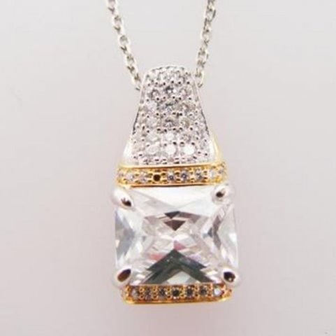 Creation Diamond Pendant 5.10ct 18k W-Y/g Overlay: Gem Type: Creation Diamonds High Quality item Quantity: 1 Item : Pendants Diamond Creation Weight: 5.10 carat Clarity: VVS1, Color: D Center Stone Weight: 4.00 Carat Small Stones Weight: 1.10 Carat 18