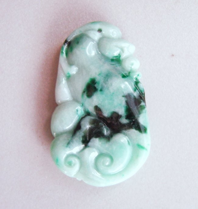 Natural Jade Carved Ruyi Pendant Grade A / 11.38g: Gem: Natural Jadeite Jade Item:Pendant Jade Grade: A Weight: 11.38 gram Color: Natural Emerald Green and White Texture Clarity:Transparency Jade Finish: Hand cut and hand High Polish Jade Quality: Exc