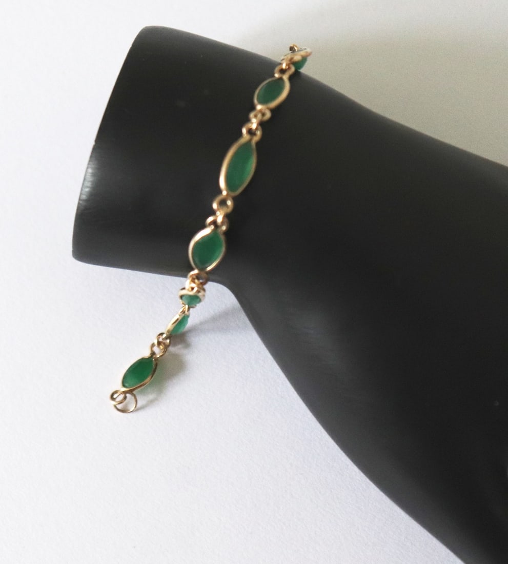Jade Bracelet 3.42Ct 14k Y/g: Gems Natural Jade Item: Bracelet/Size 6.5? inch Jade 9 Pieces Weight: 3.42 Carat Marquise Facet Color: Green/ Grade: B 14k Yellow Gold Weight : 4.2 Gram Estimated Value Price $ 3,760 Item will come wi