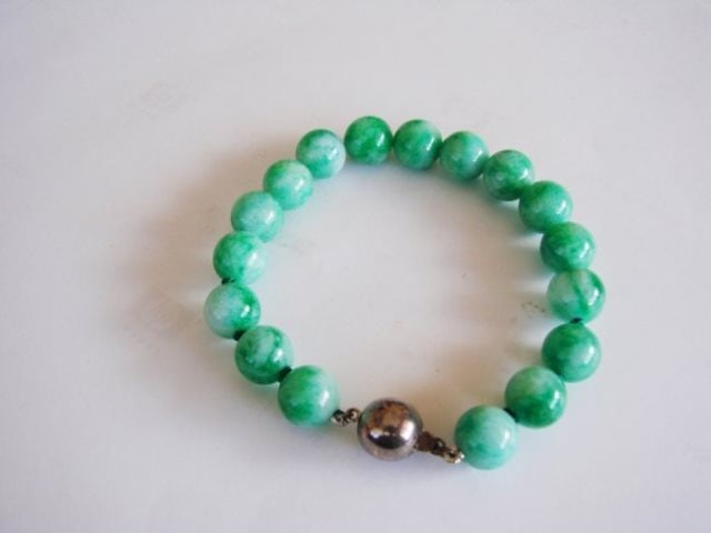 Natural Jadeite Jade bead Bracelet Grade: B: Natural Jadeite Jade Grade: B ,Item Type: Bracelet Origin: Beijing China (Mainland) Color: Green / Sligthly White Simple: Gift for the Love One, Weight: 24.45 grams Mearement: 10 x 10 mm Size: 7.5", C