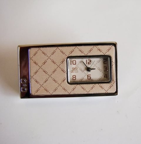 Money Clips Q&Q Quartz Water Resist Watch (1 of 4)