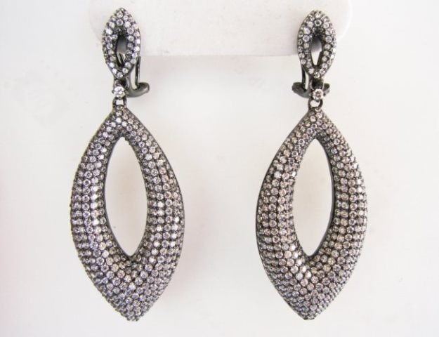 Creation Diamond Chandeliers Ear 5.90Ct 18k B/g Overlay: Creation Diamond Chandeliers Earrings and High Quality Item Item: Earrings Stone: 5.90 carat Round brilliant (Clarity: VVS, Color: F) Length: 2.1/4"L x 3/4"W inch Setting: Micro Pave 18k Black gold ov