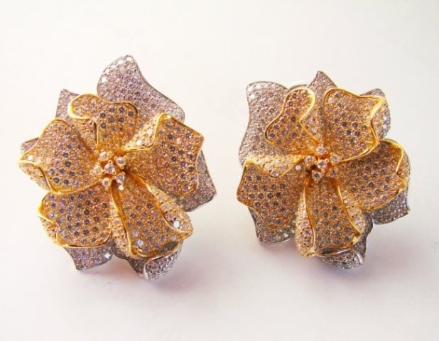 Creation Diamond Earring 9.60Ct 18k W-y/g Overlay: Gem Type: Creation Diamond High Quality Item Item: Earrings, Weight: 9.60 carat Clarity: VVS1-Color F Setting name: Micro Pave-Two Ton Color Metal: 18k White and Yellow gold overlay of 925 silver Weig