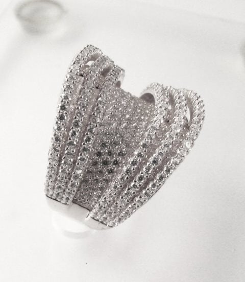 Creation Diamond Ring 5.50Ct 18k W/g Overlay: Creation Diamond Ring High Quality Item Item: Ring, Stone: 5.68 Carat round brilliant Clarity: VVS, Color: F Size: 7,Ring Face 3/4", Thickness: 5-6mm Setting: Micro Pave Metal: 18k white gold overlay 