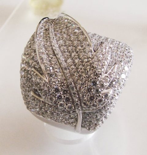Creation Diamond Ring 6.80Ct 18k W/g Overlay: Creation Diamond Ring High Quality Item Item: Ring Stone: 6.80 Carat round brilliant Clarity: VVS, Color: F Size: 7, Ring Face 3/4"-Thickness: 5-6mm Setting: Micro Pave Metal: 18k White gold overlay 9