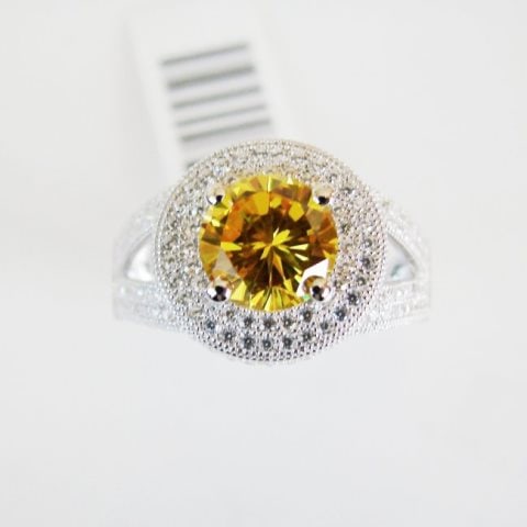 Creation Diamond-Ring 3.10Ct 18k W/g Overlay: Gem Type: Creation Diamonds Fancy Yellow High Quality Total Weight:1.75 carat Center Fancy Yellow: 2.00 Carat-Clarity: VS, Color: Fancy Yellow Band Setting Creation White 1.10 Carat Clarity: VVS1-Colo