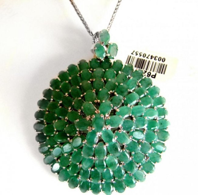 Emerald Pendant 70.Carat 18k W/g Overlay 925 Silver: Gem Type: Natural Emerald Item: Pendant or brooch Pin Total Gem Weight: 70.00carat Oval Shaped Clarity: Transparent Color: Green Treated: Untreated Origin: India Item: Pendant size (Length: 2.5 Width