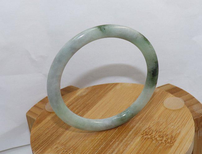 Natural Burmese Jade Bangle Size: 6, 28.71 Grams (1 of 2)