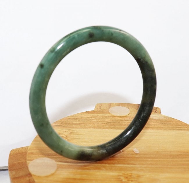 Natural Burmese Jade Bangle Size: 6, 29.12 Grams: Gem Type: Natural Burmese Jade Item: Jade Bangle, Size 6 Outer Diameter: 75 mm Inter Diameter: 56 Width: 6.8 mm Thickness: 8.1mm Weight: 29.12 grams Treated: Untreated Multi-Color: Creamy/Dark