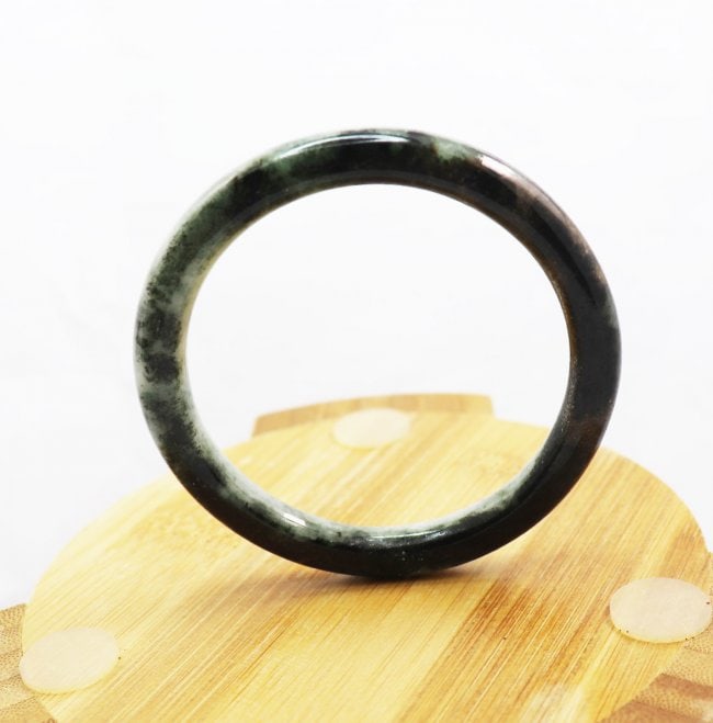 Natural Burmese Jade Bangle Size: 6, 31.37 Grams: Gem Type: Natural Burmese Jade Item: Jade Bangle, Size: 5.5 Outer Diameter: 75 mm Inter Diameter: 53 Width: 7.4 mm Thickness: 7.8mm Weight: 31.37 grams Treated: Untreated Multi-Color: Creamy/Dark