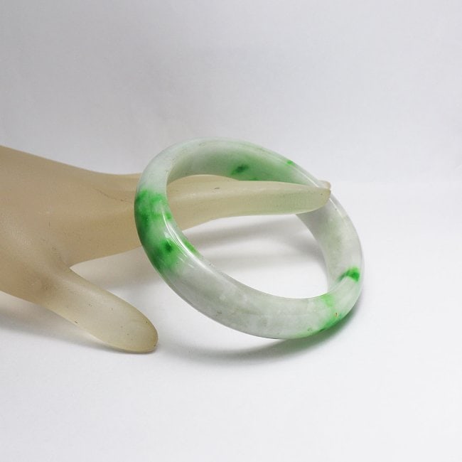 Translucent Solid Green/ Creamy Chinese Jade Bangle: Gem Type: Natural Translucent Solid Chinese Jade Grade: B Item: Jade Bangle, Size 5.5 Outer Diameter: 67 mm Inter Diameter: 5.3 mm Width: 16.5 Color: Green/ Creamy Thickness: 7.7 mm Weight 62.67