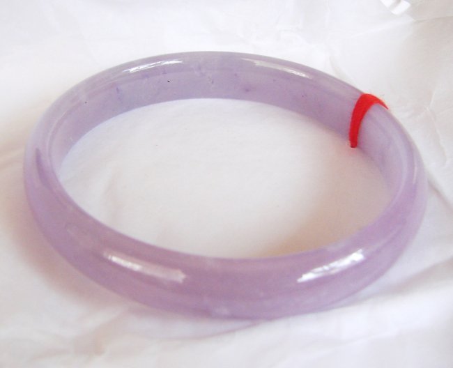 Natural Jadeite Jade Bangle Jba-2b Size:6.5: Gem Type: Natural China Culture Jadeite Jade Item: Jade Bangle Grade:JBA-2B Color: Lavender an texture Transparency: Semi-Transparent Shape & Cut:Solid Jade Band Haft ways Round Jade Jade Finish: Hand