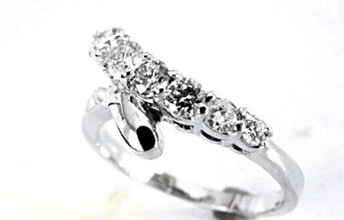 Diamond Rings 1.00Ct 14k White Gold: Gems Type: Natural Diamonds Qty: 1 Condition: New Item: Ring (Size: 7) Band thickness: 3mm Total diamond weight: 1.00 carat 6 prices round brilliant Clarity: SI1, Color: H, Treatment: None Metal: 14k 