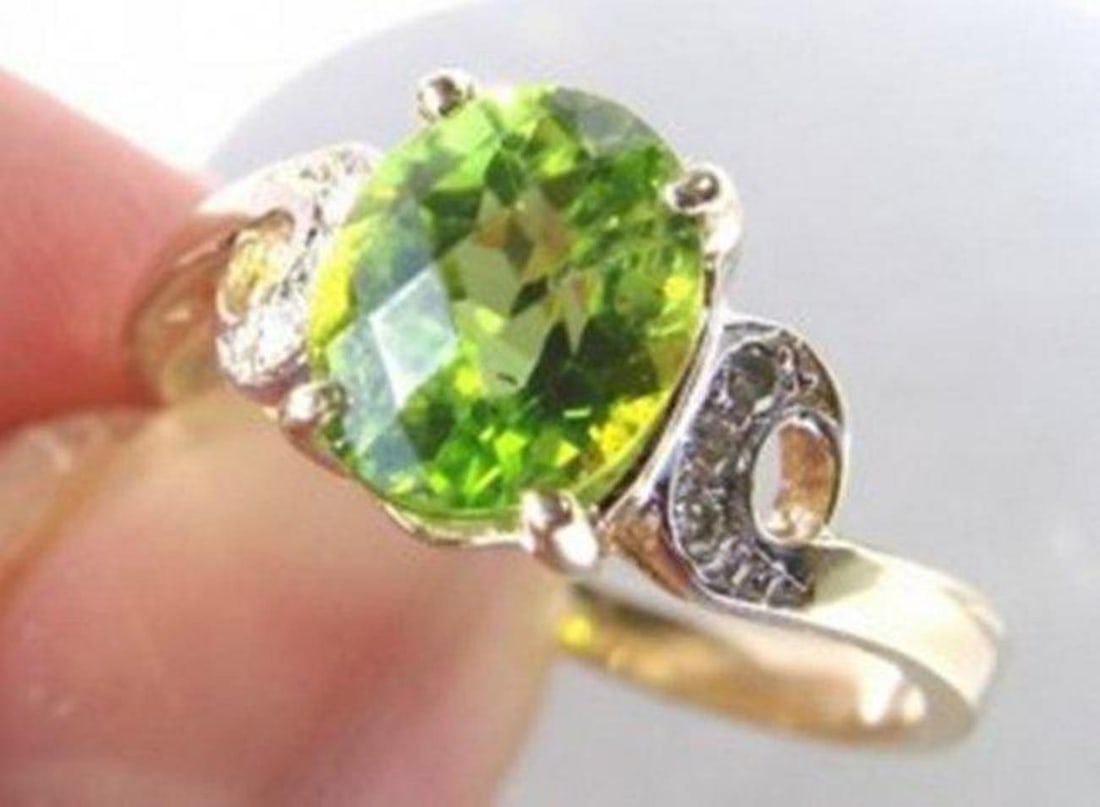 Anniversary Peridot Diamond Ring 1.67Ct 14k Y/g: Gem Type: Natural Peridot & Diamond Item Ring (Size: 6.5) Band thickness: 2-3mm Condition: New Diamond: 6 Pieces Weight: .19 carat Round Brillian Clarity: SI2, Color: H,Treatment:None Center Peridot: 