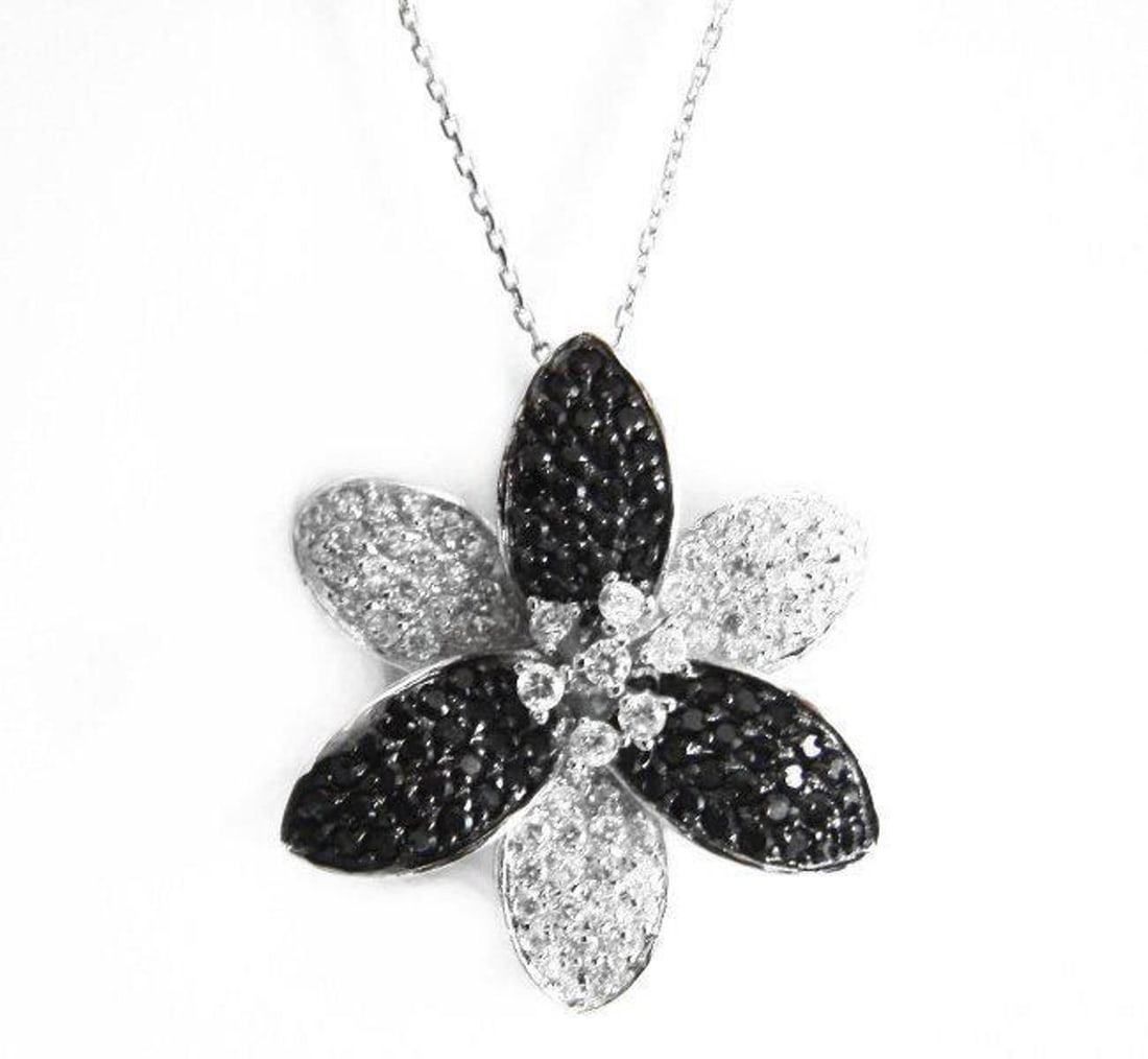 Creation Diamond W-B Pendant 3.99Ct 18k W/g Overlay: Gem Type: Creation Diamonds Black and White High Quality Item:Pendant 81 Pieces Black Weight: 2.27 carat (Clarity:Opaque, Color: Fancy Black) 96 Pieces Weight: 1.72 Carat (Clarity: VVS, Color: F)