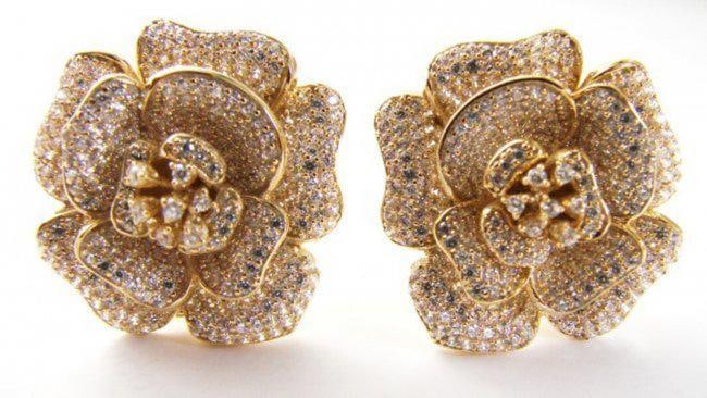 Ceartion Diamond Flower Earrings 4.92Ct 18k Y/g Overlay: Gem Type: Creation Diamond High Quality Item Item: Earrings Weight: 4.92 carat-Clarity: VS-Color F Setting name: Micro Pave Metal: 18k Yellow gold overlay of 925 silver Weight: 14.69 grams-Clips/Backi