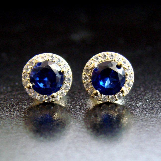 Creation Diamond & Sapphire Stud Earring 2.57Ct 18k Y/g: Creation Diamond and Sapphire High Quality Item Quantity: 1 Pairs Center: 2.17 Carat Round Facet Measurement: 6 mm Clarity:VS,Color: Midnight Blue Surrounding:.40 Carat VS-1 Color F Setting name: