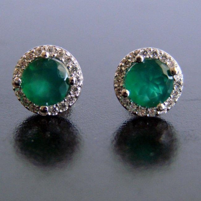 Creation Diamond & Emerald Stud Earring 1.73Ct 18k w/g: Creation Diamond and Emerald High Quality Item Quantity: 1 Pair Center: 1.33 Carat Round Facet Measurement: 6 mm Clarity:SI,Color: Green Surrounding:.40 Carat VS-1 Color F Setting name: Prong Setting 