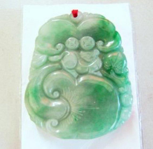 Natural Jade Carving Birds Mouse Ruyi Grade: A: Gem Type: Natural Jadeite Jade Item:Pendant Jade Grade: A Weight: 38.87 gram Color: Natural Emerald Green and Slightly White Texture Clarity:Transparency Jade Finish: Hand cut and hand High Polish Jad