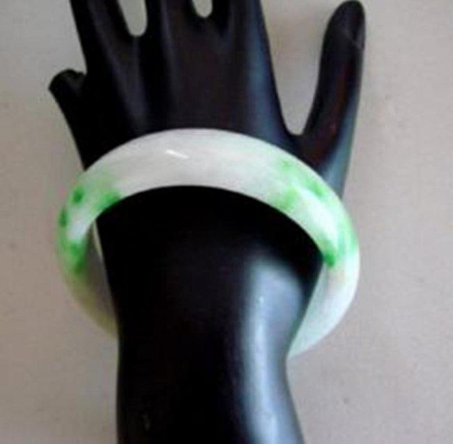 Natural Jade Bangle Grade A Size: 6.5: Remarks: Natural Jadeite Jade Item: Jade Bangle (Size: 6.5) Grade: A Weight: 64.30 gram Color: Emerald Green / Light Green Texture Transparency: Semi -Transparent Shape & Cut: Solid Jade/Halfway Round