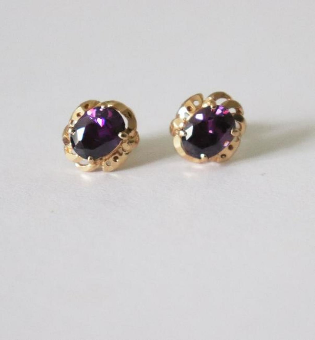 Natural Amethyst Stud Earring 5.38Ct 18k R/g: Gems Type: Natural Amethyst Item: Earrings Stone Weight: 5.38 Carat Oval Facet Measurement: 9x7 mm Clarity: VS/Color: Violet Origin:Brazil Metal: 18k Rose Gold Weight: 3.45grams Stud Post/Backin