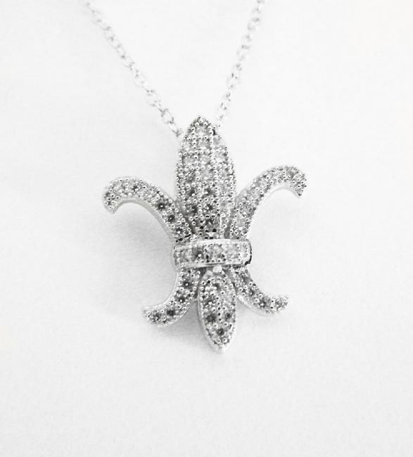 Fleur DeLi Diamond Creation .26Ct 18k W/g Overlay: Fleur DeLi High Quality Handcraft Item-Pendant Weight: .26 Carat Round Brilliant Clarity: VS, Color: F Length: 3/4" Thickness: 2.5 mm 18k White Gold Overlay 925 Silver Weight:2.19 grams Come Wit