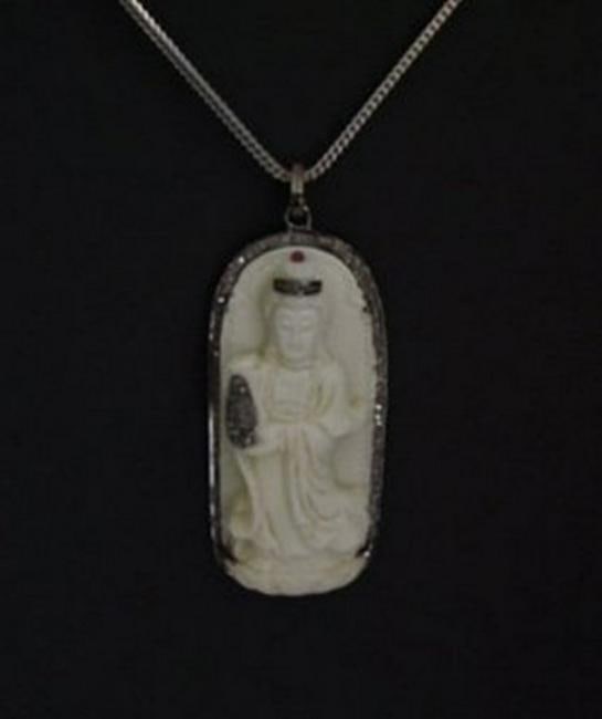 Carved Bone Guanyin & Diamond: 1.10Ct 18k B/g Overlay: Material Type: Natural Bone/Diamond Qty: 1 Item: Carving Bone Guanyin Diamond: 1.10 Carat round Clarity: I-3, Color: Brown Bone total weight: 62.01 Carat Length: 60 mm Width: 28mm Thickness: 13.