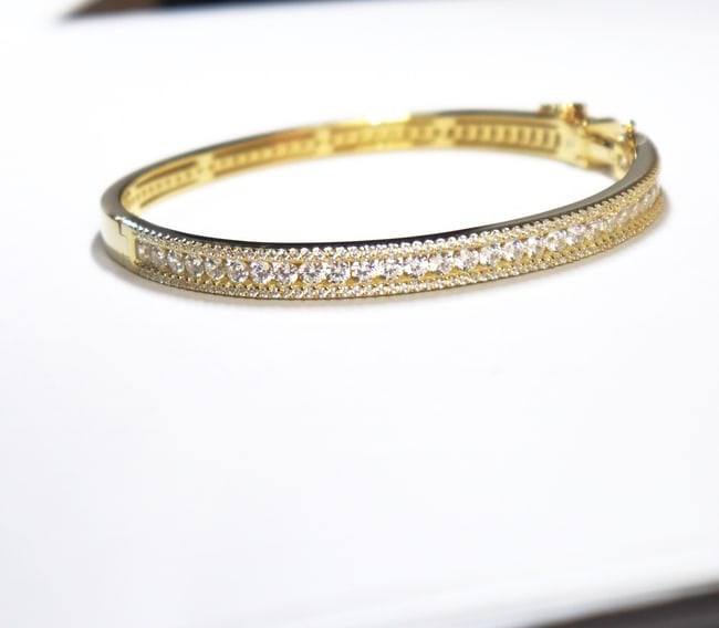 Creation Diamond Bangle 15.25Ct 18k Y/g Overlay: Gem Type: Creation Diamonds High Quality Item: Bangle 155 Pieces Round Brilliant Weight: 15.25 Carat Clarity: VS, Color: D Setting: Prong and charnels Metal: 18k Yellow gold overlay 925 silver
