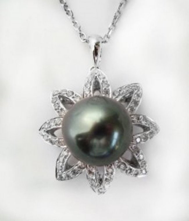 Tahitian Pearl 11 mm Diamond Earring 2.88Ct 18k W/g: Gem Type: Natural Tahitian Pearl Diamonds Item: Pendants Diamond: 1.44 Carat Round 72 Pieces Round Brilliant (Clarity: SI2, Color: G) Tahitian Pearl: 11 mm Round Grade: A Color: Peacock, Green