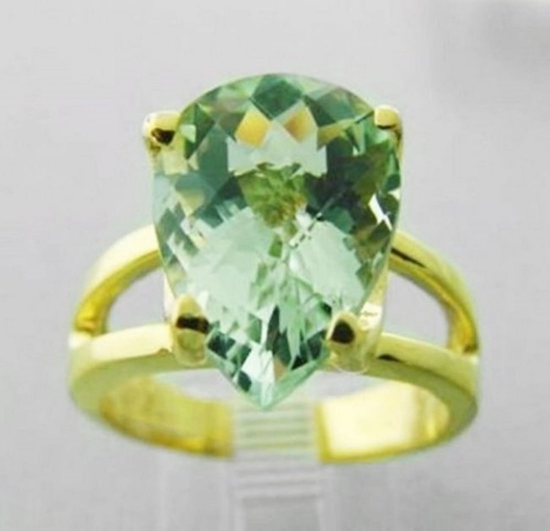 Green Amethyst Ring 6.37Ct VVS Setting 14k Y/G: Gem Type: Genuine Amethyst Quantity: 1 Gemstone weight: 6.37 carat Clarity: VVS, Color: Medium Green, Treatment: None Shape/Cut: Pear Facet 14k yellow gold (5. grams) Size: 7 Luster: Very Good