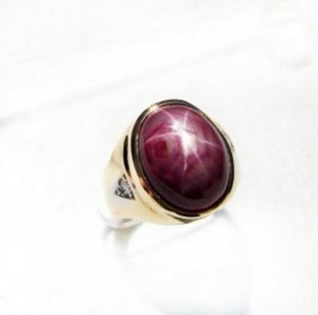Natural Star Ruby Diamond Men Ring 12.67 Ct 14K Y/g SZ-8: Gem Type: Natural Star Ruby Cabochon and Diamond Item: Men Ring/Size-8 Face Ring: L 20 x W 17.3 mm Diamond: .14 Carat Round Brilliant Clarity VS2, Color: H Star Ruby: 12.67 Carat Oval Cabochon Clarity