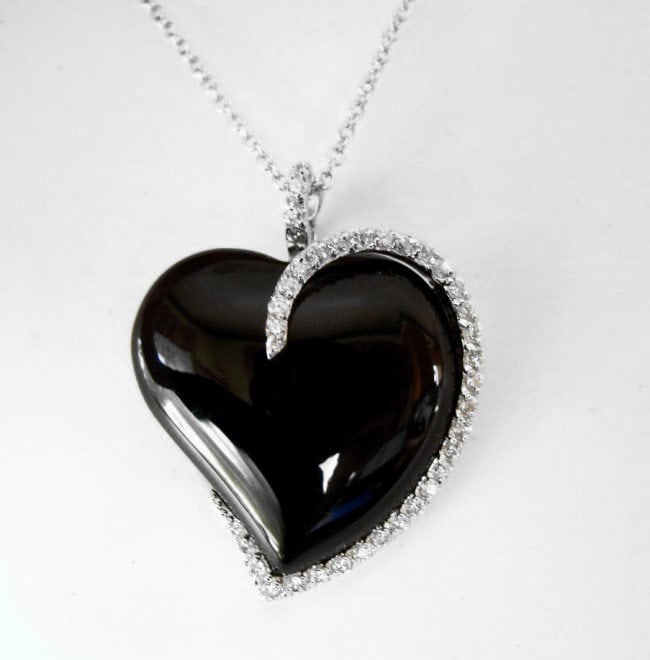 Onyx Diamond Creation Pendant 36.94Ct 18k W/g Overlay: Gem Stone: Onyx and Creation Diamond Item: Pendant 36 Pieces Creation Diamond Weight:.94 Carat round brilliant Onyx Weight 36 carat Heart Cabochon 18k White Gold Overlay 925 Silver Weight:7.80 grams L
