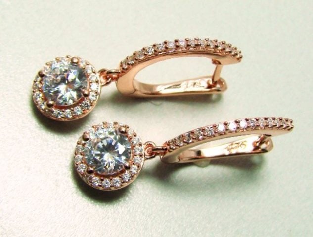 Creation Dia: Dangle Earring 2.45Ct 18k R/g Over: Creation Diamond Earrings High Quality item Quantity: 1 Pairs Length: 3/4" Stone: 2.45 carat (Clarity: VVS1, Color D-E) Setting name: Prong Setting 18k Rose gold overlay of 925 silver 925 silver weigh