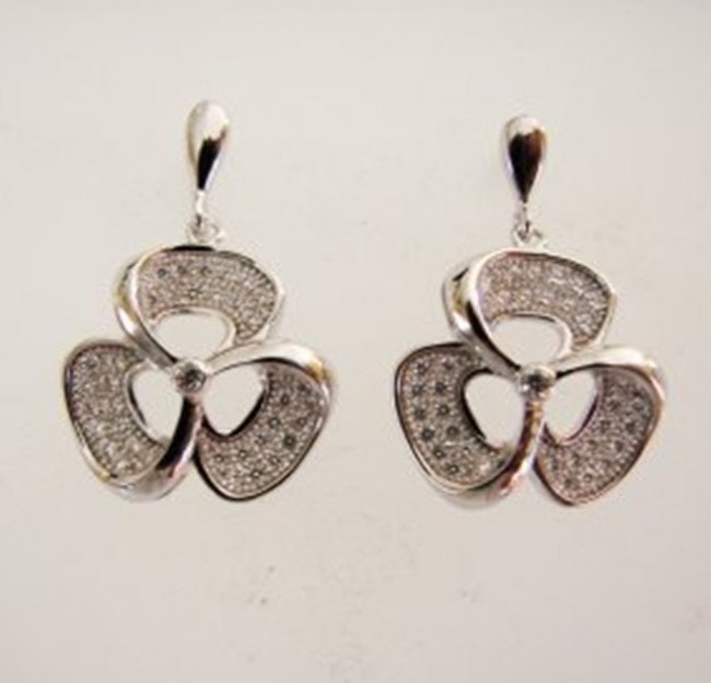 Creation Diamond Flower Earrings .87Ct 18k W/g Overlay: Creation Diamond High Quality Item Item: Earrings Diameter: L 1" x W 1/2"inch 72 Pieces: .87 carat (Clarity: VVS, Color: F) Setting name: Micro Pave 18k White gold Overlay 925 Silver Weight: 5.05 gram