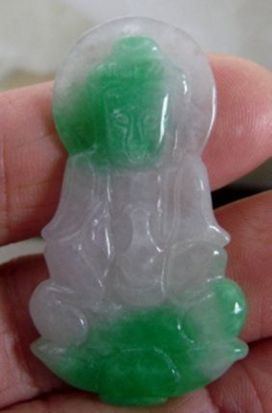 Guanyin Buddha Natural Jade Grade A: Handwork Jadeite Jade Carving Guanyin Back Side Smooth and Carving leaf Grade: A Item Type: Pendant Measurement: H 1.8/10" x W 1" x Thickness:4.5 mm Origin: China Color: Green and White Style: Trendy 