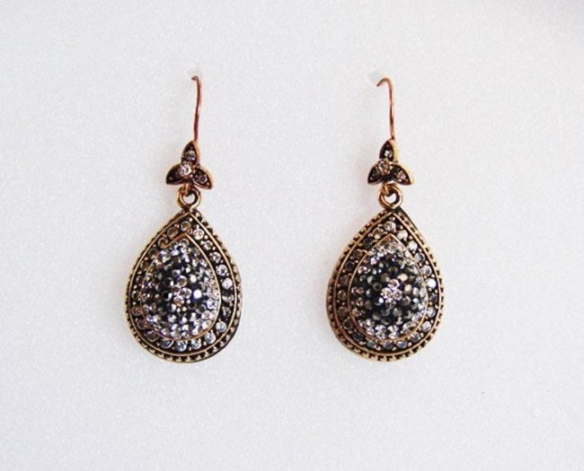 Creation, Diamond,Hematite Cryst 3.53Ct 18k Y/g Overlay: Gem Type: Creation, Diamond, Hematite Crystals Qty: 1 Pair Item: Earrings Creation, Diamond weight: 2.39 carat Brilliant Clarity: SI, Color: H Black Hematite Crystals: 1.14 carat round Luster: Excelle