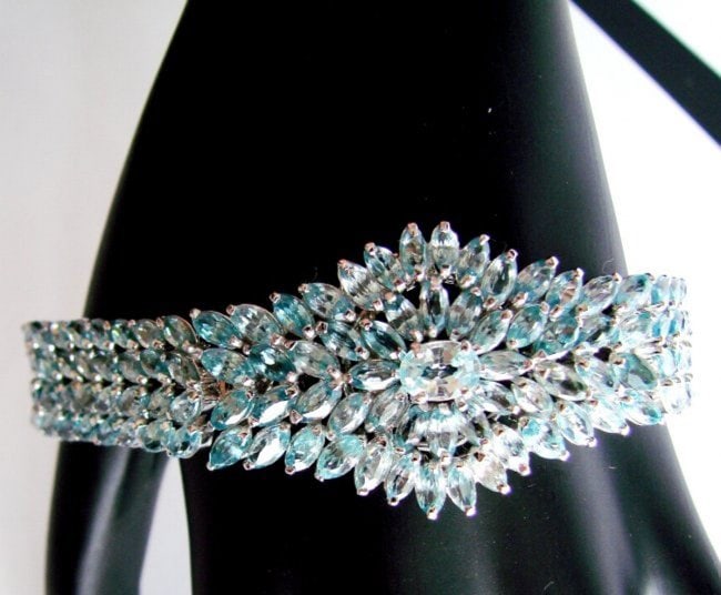 Natural Blue Zircon Bracelet 32.14Ct 18k W/g Overlay: Gems Type: Natural Blue Zircon Item: Bracelet 182 Pieces, Marquise,Oval Shape Weight: 32.14 Carat Clarity: VS, Color: Sky Blue, Treatment: None Metal:18k White Gold Overlay 925 Silver
