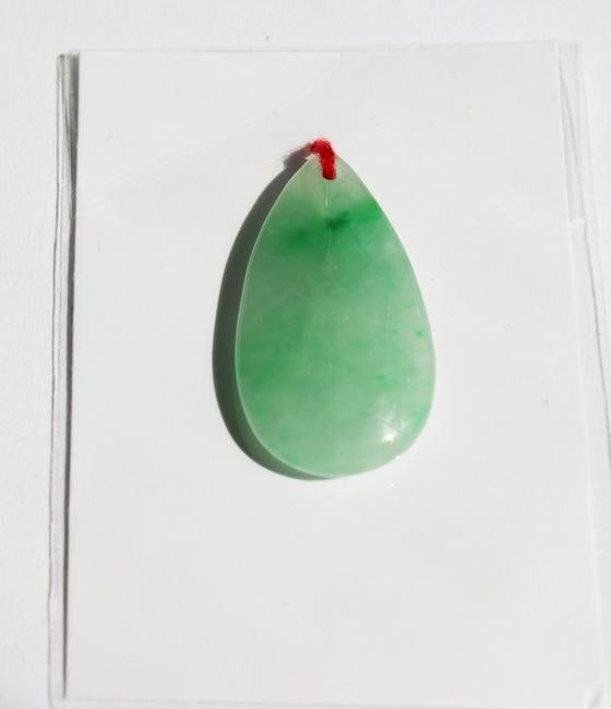 Pear Shape Pendant Natural Jadeite Jade Grade A: Genuine Chinese Jadeite Jade Pear Shape Pendants Item: Pendants Polish Smooth Both Side Jade Color: Green with white Texture Grade: A Measurement: 27 x 14.8x Thickness 5 mm Texture.Transparency: good