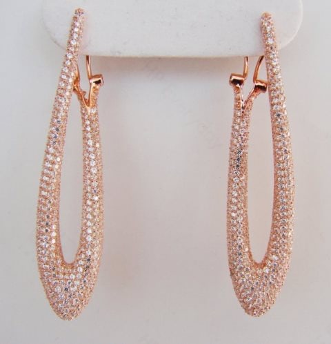Creation Diamond Chandeliers Ear 4.85Ct 18k R/g Overlay: Creation Diamond Chandeliers Earrings and High Quality Item Item: Earrings Stone: 4.85 carat Round brilliant (Clarity: VVS, Color: F) Length: 2.1/4"L x 1/2"W inch Setting: Micro Pave 18k Rose gold ove