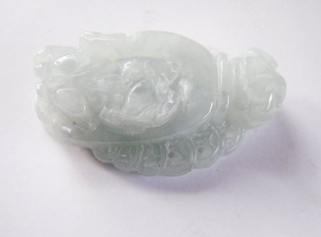 White jadeite jade Guanyin Buddha Hand &Frok Grade A: Gems: Natural Jadeite Jade Handwork Carving Design Guanyin Buddha Hand Holding Frock Faces and smooth Back Side Grade: A Item Type: Pendant Necklace Origin: Beijing China (Mainland) Color: White and S