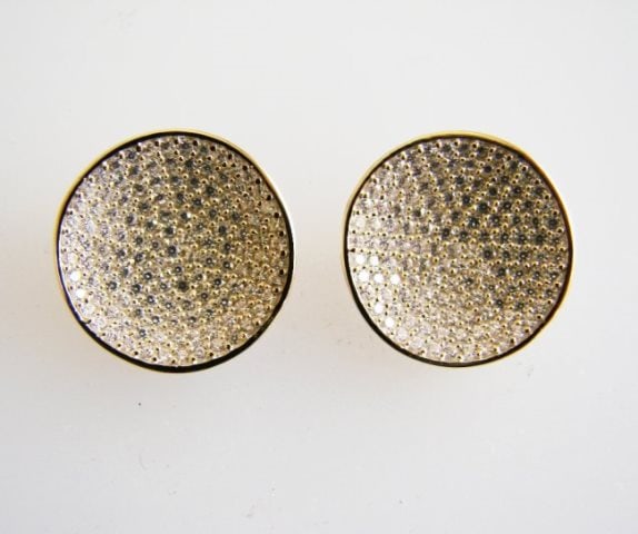 Creation Diamomd Stud Earrings 2.00Ct 18k Y/g Overlay: Creation Diamond Stud Earrings High Quality Item Item:1 Pair Earrings Weight: 2.00 Carat, Round Brilliant (Clarity: VVS-Color-F) Setting: Micro Pave Size:15 x 15 mm 18k Yellow gold overlay 925 silver