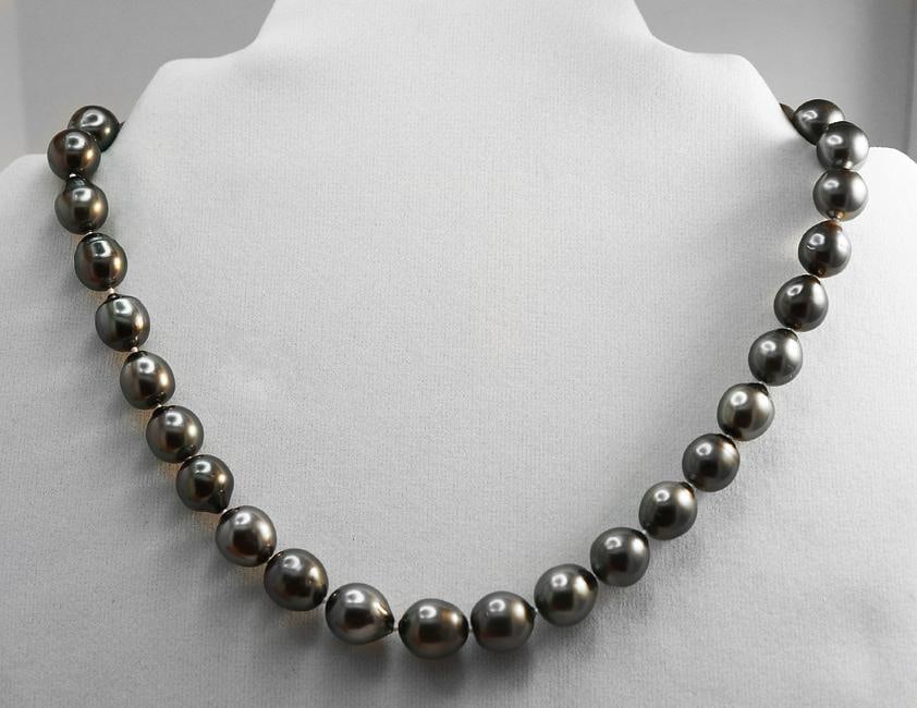 Tahitian Pearl Necklace 9-11 mm 14k W/G Ball Clasp: Gems Type: Natural Tahitian Pearl Grade: B, Color: Dark Gary, Peacock Luster: Good Shape: Round/ Off Round Measurement: 9-11 mm 35 pieces Origin: Tahiti Necklace: 17 Inches Ball Clasp: 1