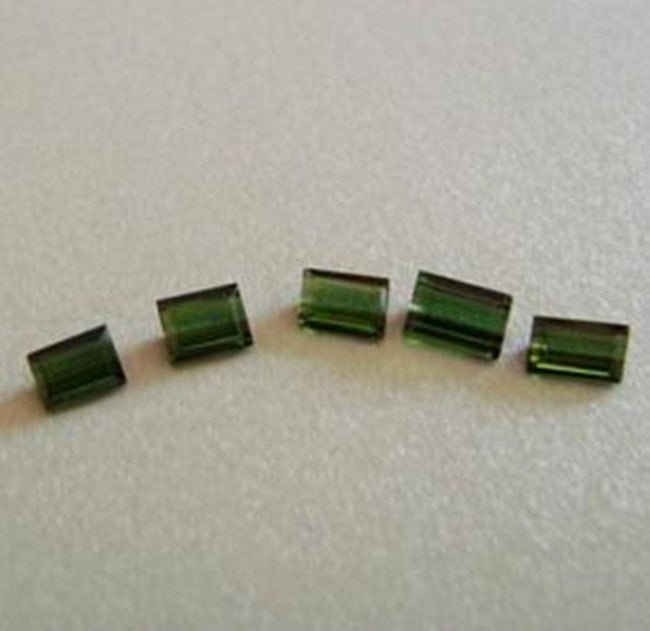 5 Pcs Green Tourmaline Octagon 2.03Ct 5mm to 4mm: Gem Type: Natural Green Tourmaline Qty:4Pieces Weight: 2.03 Carat Measurement:5mm to 4mm