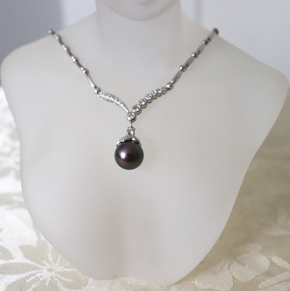 12.3mm Tahitian Pearl Diamond Necklace 1.05Ct 14k W/g: Gem Type: Natural Tahitian Pearl and Diamonds Item:Necklace Diamonds 31 Pieces Weight: 1.05 Carat Round Brilliant (Clarity: SI1, Color: G, Treatment: None) Tahitian Pearl: 12.3 mm Round Grade: AA Colo