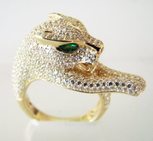 Creation Diamond Juguar Ring 4.67Ct18k Y/g Overaly: Creation Diamond & Green Garnet Ring High Quality Item Item: Ring Weight: 4.67 Carat Round brilliant Clarity: VVS, Color: F Green Garnet: .20 Carat Marquise Cut Clarity: VVS, Color: Green Band Thickne